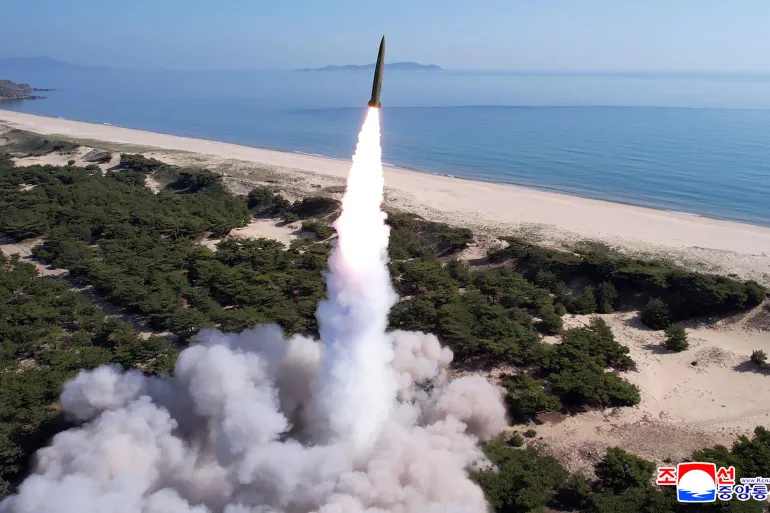 Korea Utara Uji Coba Sejumlah Rudal Balistik Jelang KTT APEC di Korea Selatan